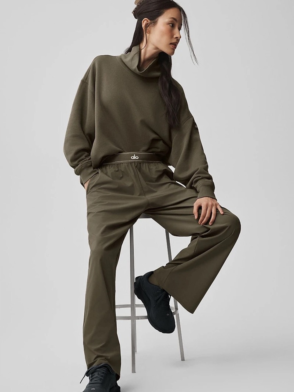 ALO Yoga Suit Up Trouser in Olive XS Long